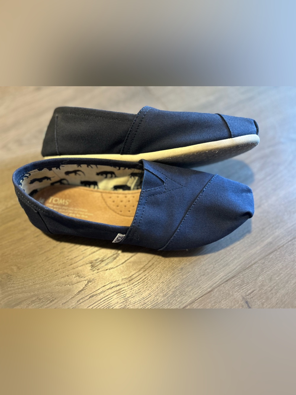 EUC Toms Navy Canvas Classics - Picture 12 of 15
